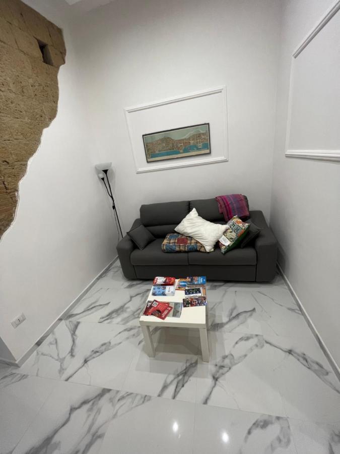 Luisa'S Apartment 那不勒斯 外观 照片